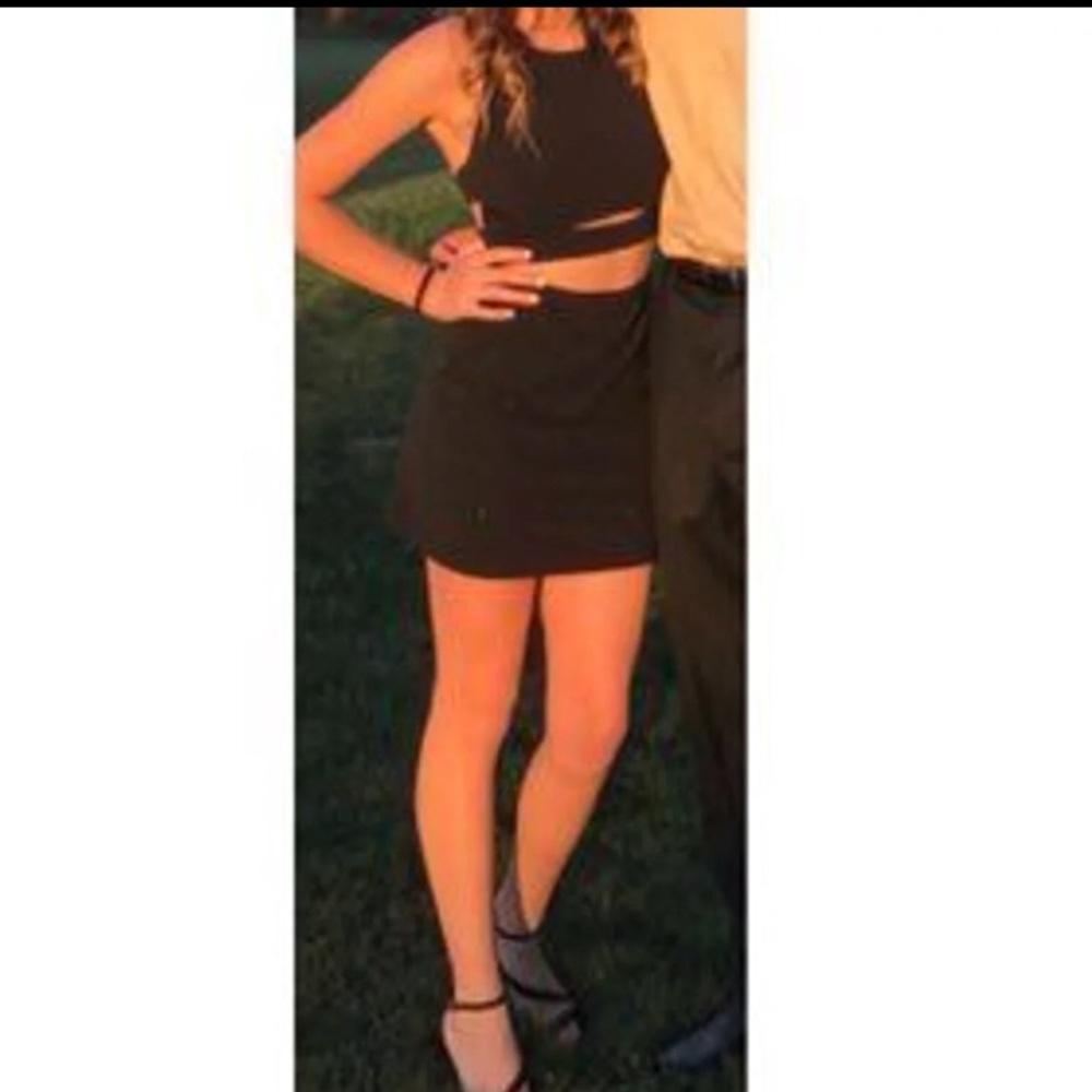 black bodycon cocktail dress